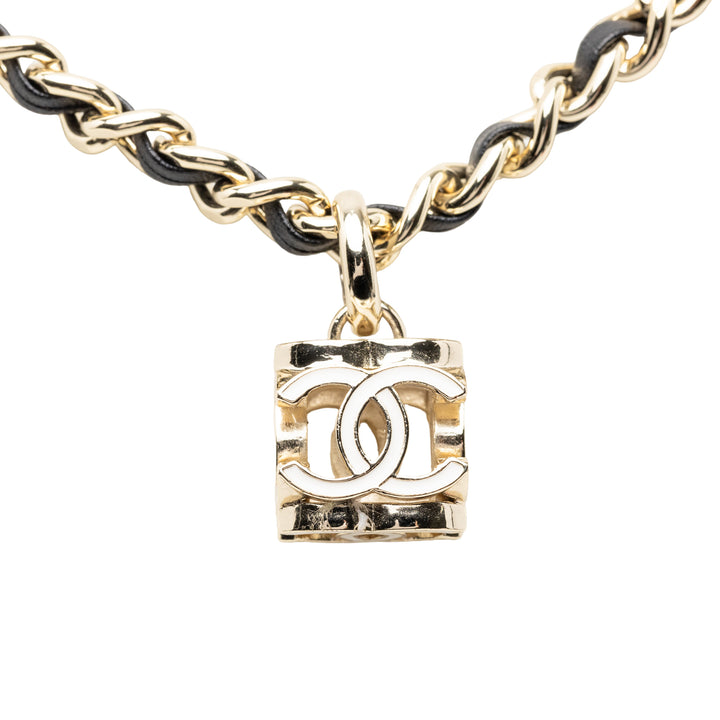 Chanel plaqué CC Cube Pendant Choker Collier