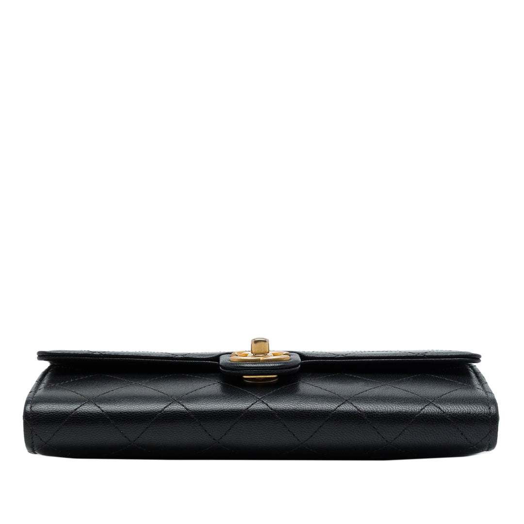 Chanel Pochette Matelassé Chic Perles avec chaîne Cuir de chèvre Noir – vue 3 – GABY PARIS