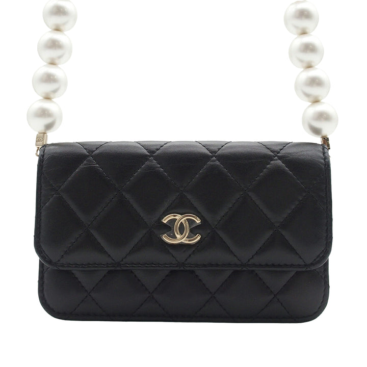 Chanel Matelassé Cuir de veau Maxi Perles Pochette avec chaîne