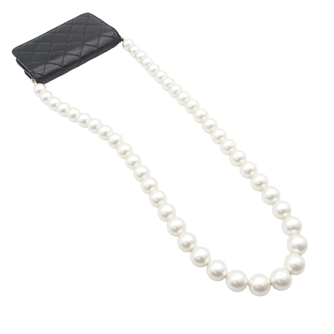Chanel Matelassé Cuir de veau Maxi Perles Pochette avec chaîne