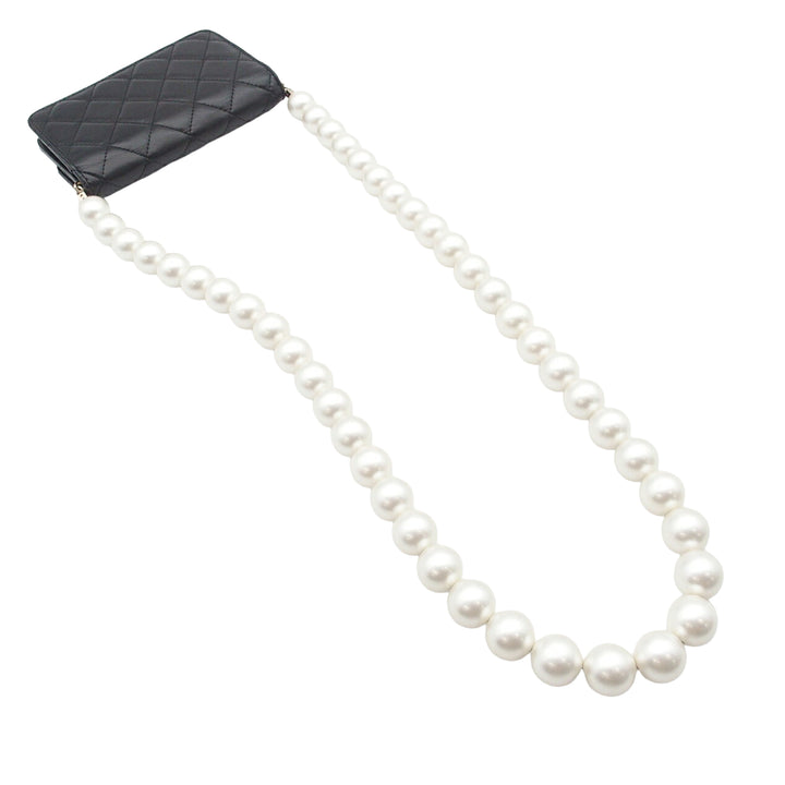 Chanel Matelassé Cuir de veau Maxi Perles Pochette avec chaîne