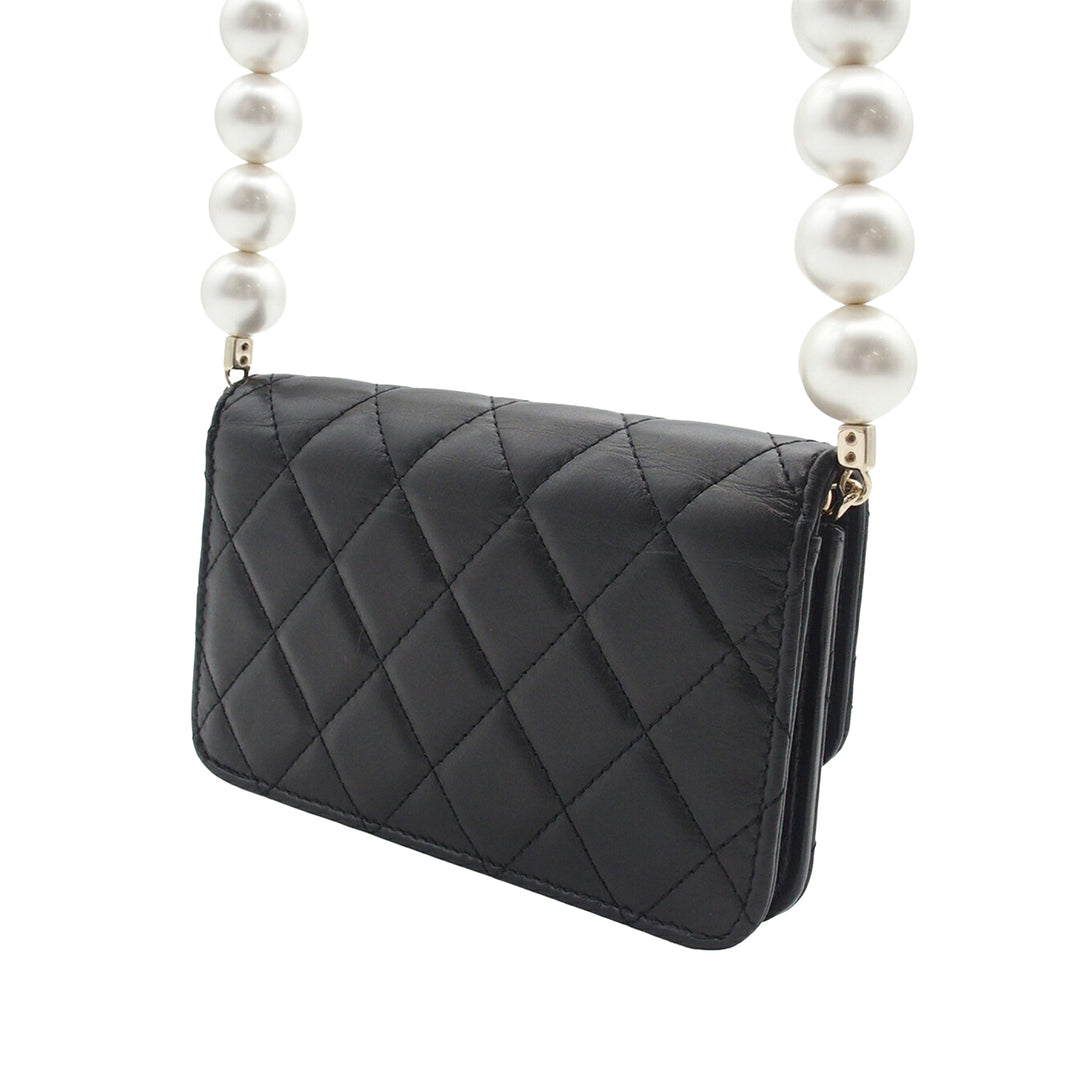 Chanel Matelassé Cuir de veau Maxi Perles Pochette avec chaîne