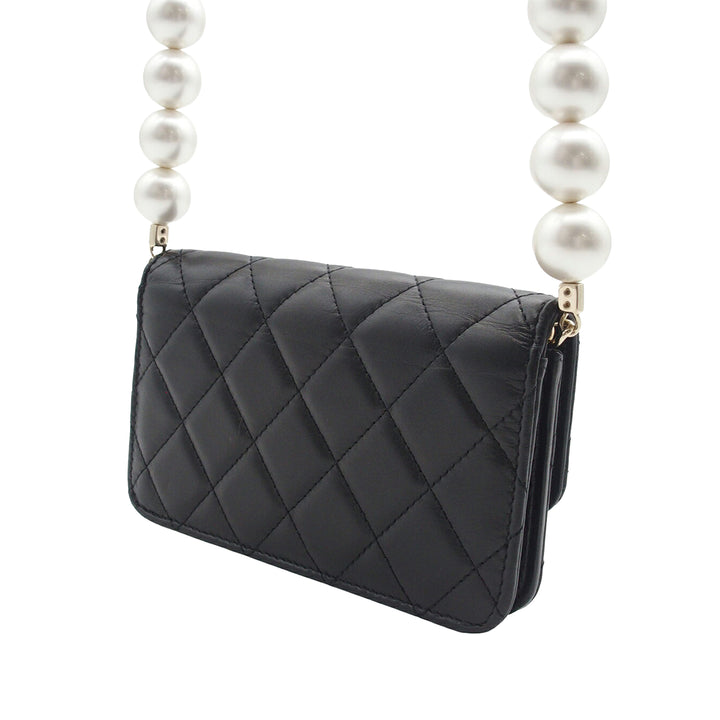 Chanel Matelassé Cuir de veau Maxi Perles Pochette avec chaîne