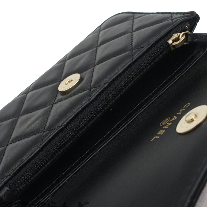 Chanel Matelassé Cuir de veau Maxi Perles Pochette avec chaîne