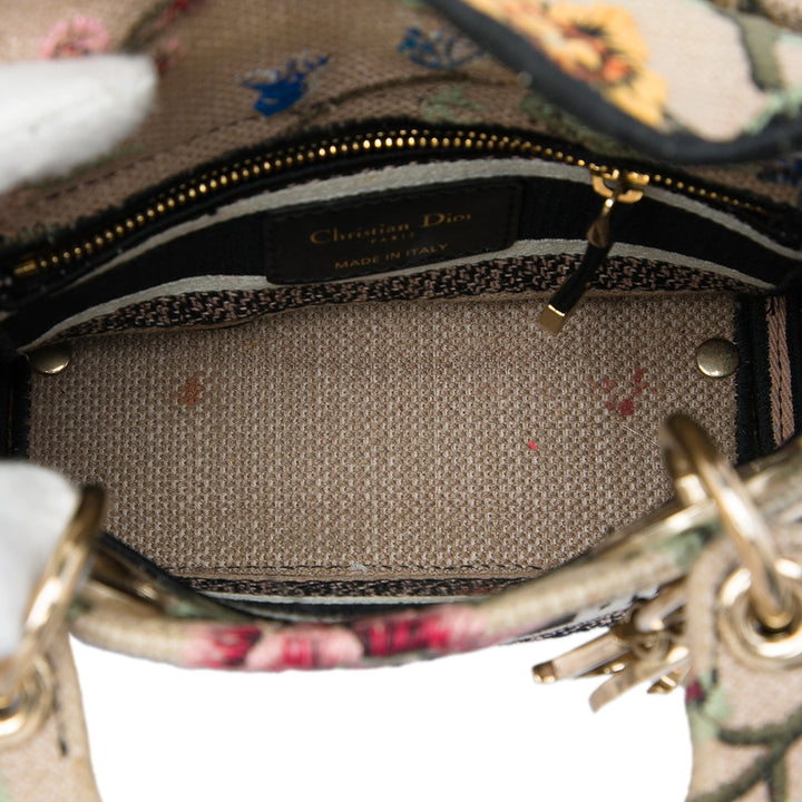 Dior Sac à main brodé Petites Fleurs De Jouy Lady D-Lite Mini Beige – vue 4 – GABY PARIS
