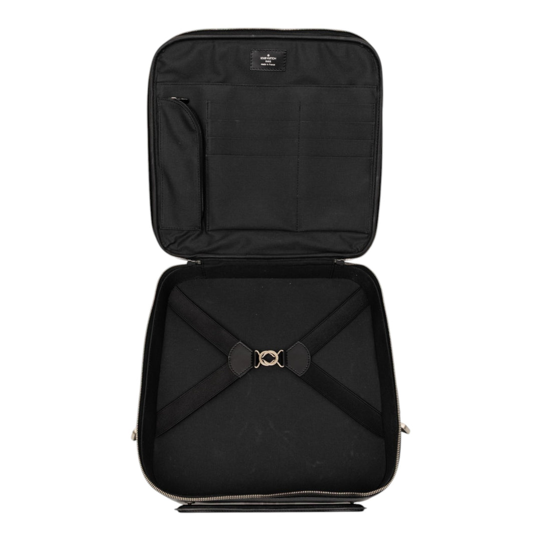 Louis Vuitton Taiga Tura
