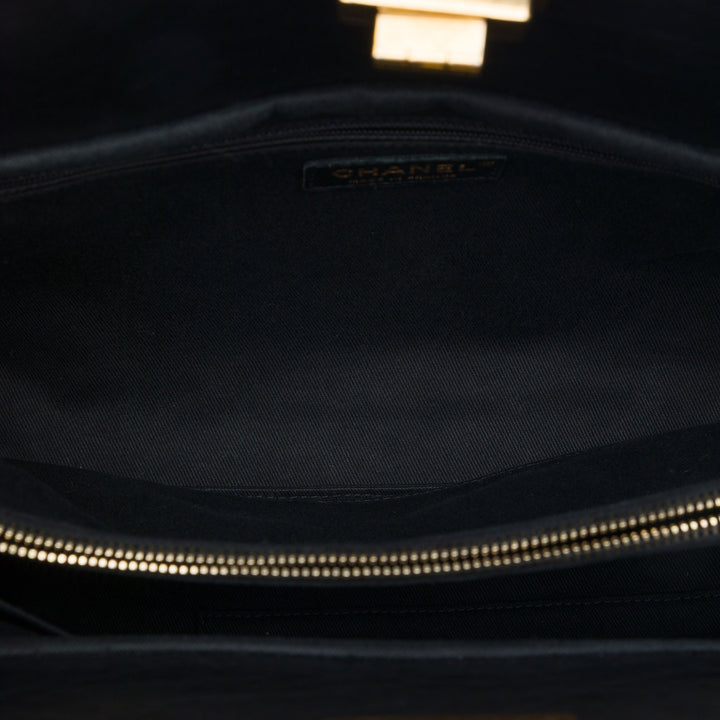 Chanel Matelassé vieilli Reissue 2.55 Cabas Cuir de veau Noir – vue 4 – GABY PARIS