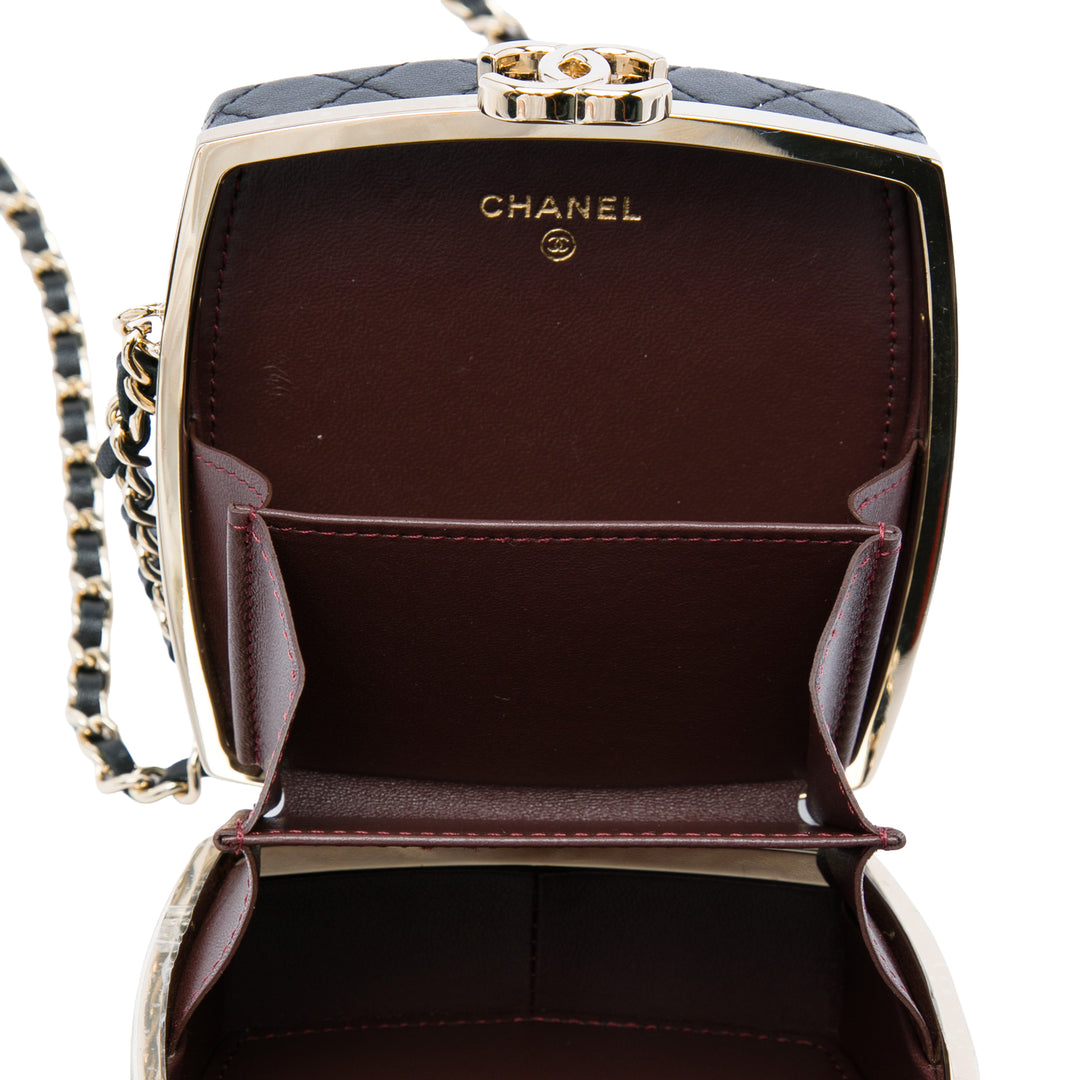 Chanel Pochette Matelassé Make Up Boîte avec chaîne Cuir d'agneau Noir – vue 4 – GABY PARIS