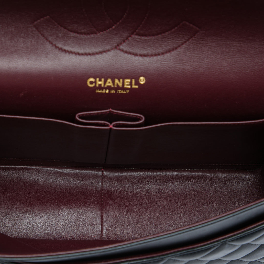 Chanel Sac porté épaule Classic Double rabat Jumbo Cuir d'agneau Noir – vue 4 – GABY PARIS