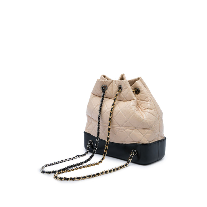 Chanel Sac à dos Bicolore Matelassé vieilli Gabrielle Petit Cuir de veau Noir – vue 2 – GABY PARIS