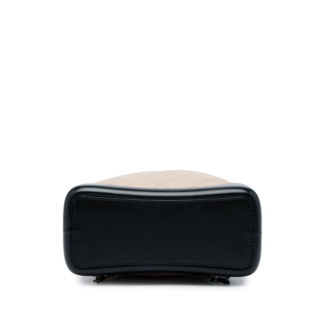 Chanel Sac à dos Bicolore Matelassé vieilli Gabrielle Petit Cuir de veau Noir – vue 3 – GABY PARIS