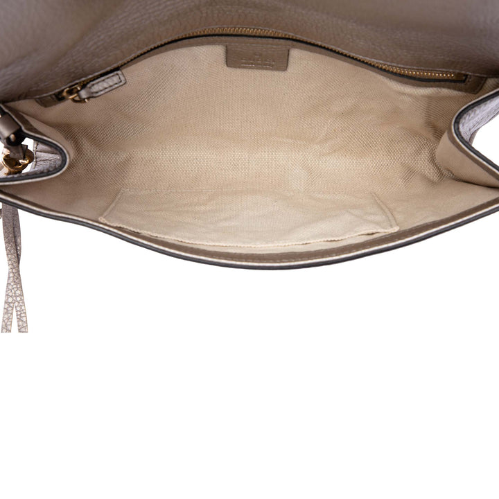 Gucci Pochette Métallisé Soho Disco Cuir de veau Doré – vue 4 – GABY PARIS