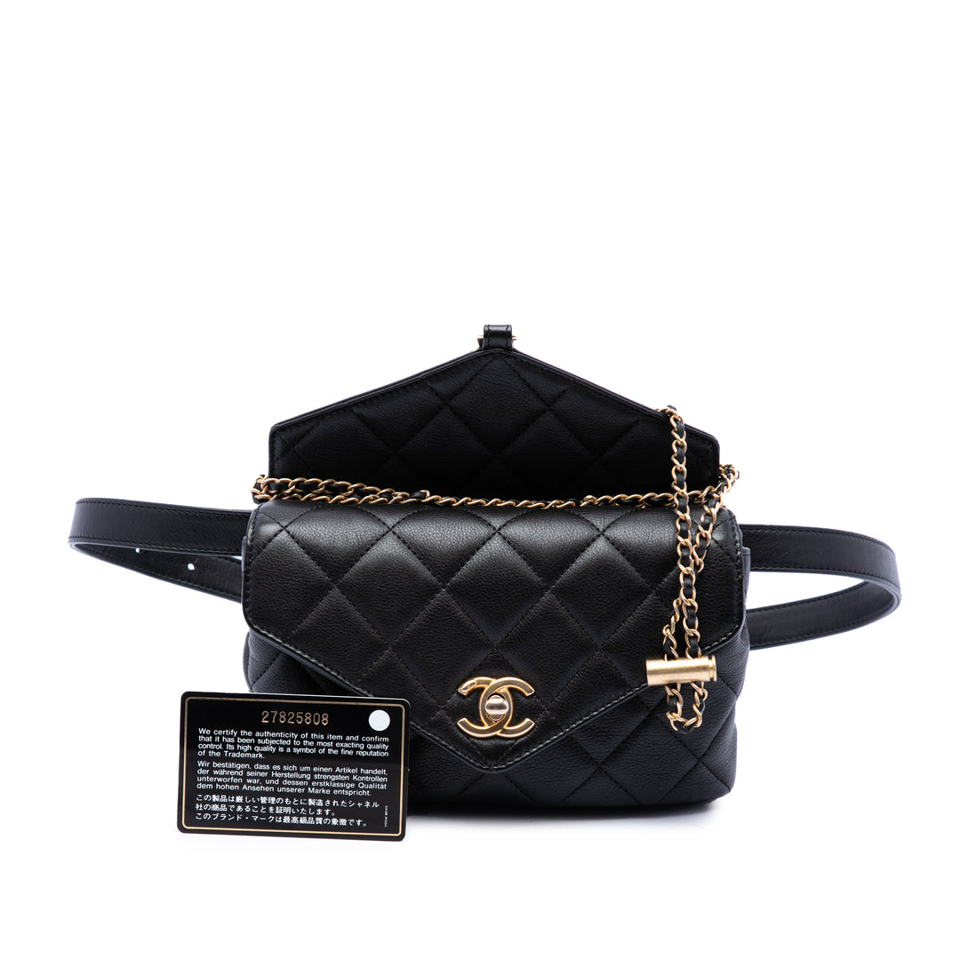 Chanel Matelassé Carry With Chic à rabat Sac ceinture avec chaîne Cuir de veau Noir – vue 7 – GABY PARIS