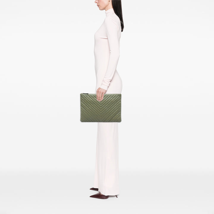 Chanel CC Chevron O Étui Pochette Grand Cuir de veau