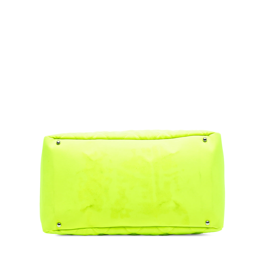 Chanel Paris Biarritz Matelassé Toile Fluo Duffle Sac