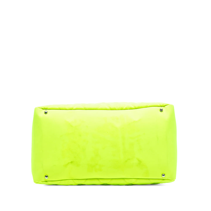 Chanel Paris Biarritz Matelassé Toile Fluo Duffle Sac
