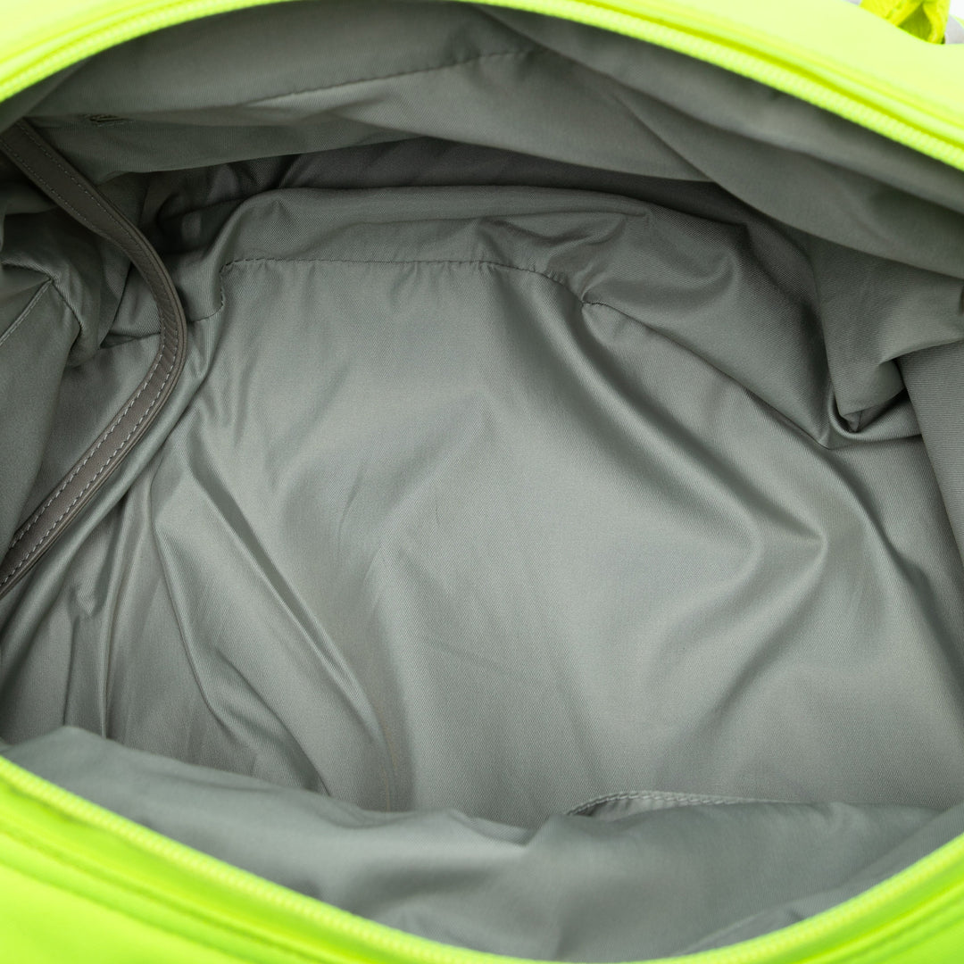 Chanel Paris Biarritz Matelassé Toile Fluo Duffle Sac