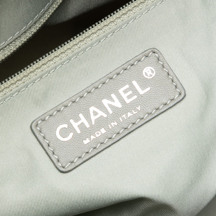 Chanel Paris Biarritz Matelassé Toile Fluo Duffle Sac