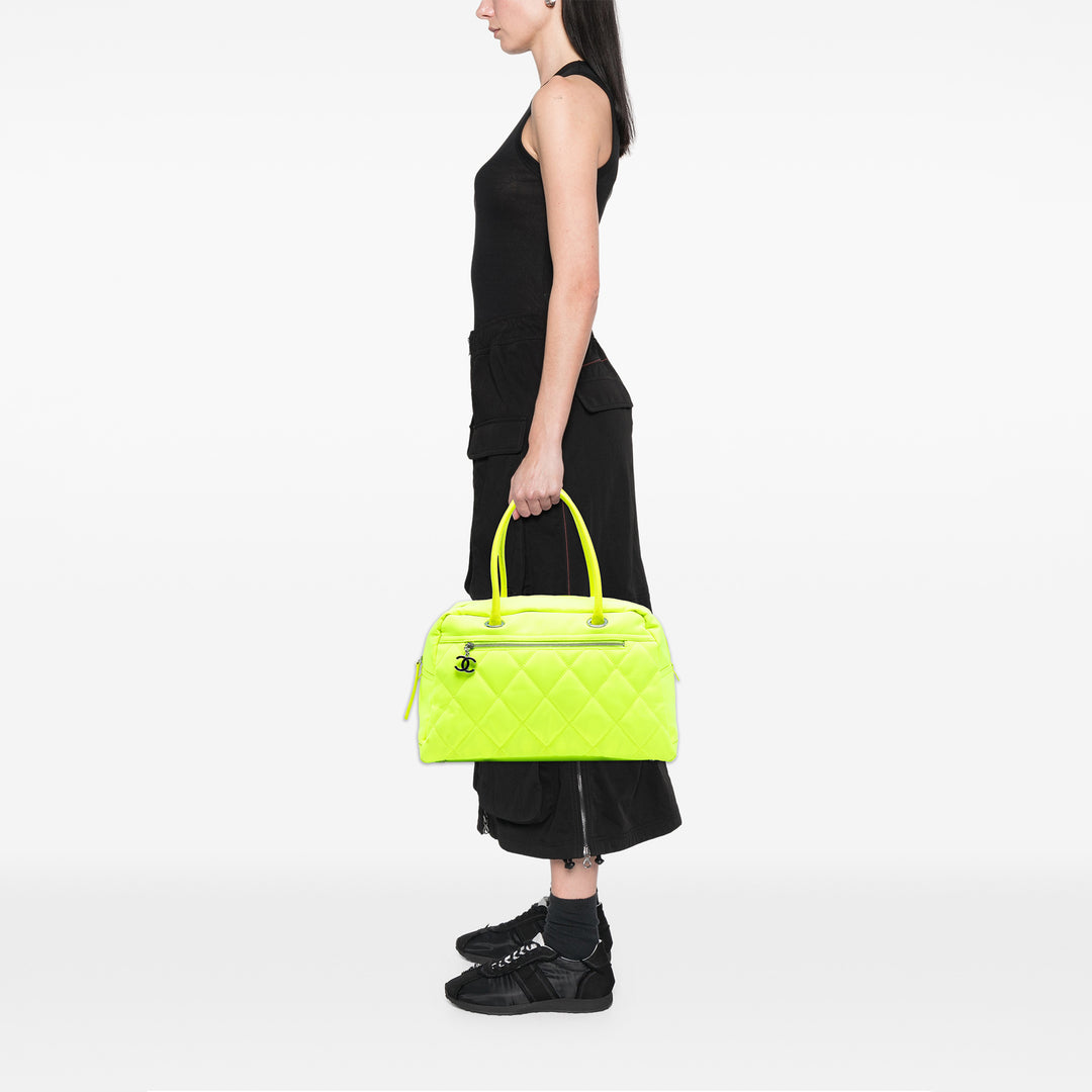 Chanel Paris Biarritz Matelassé Toile Fluo Duffle Sac