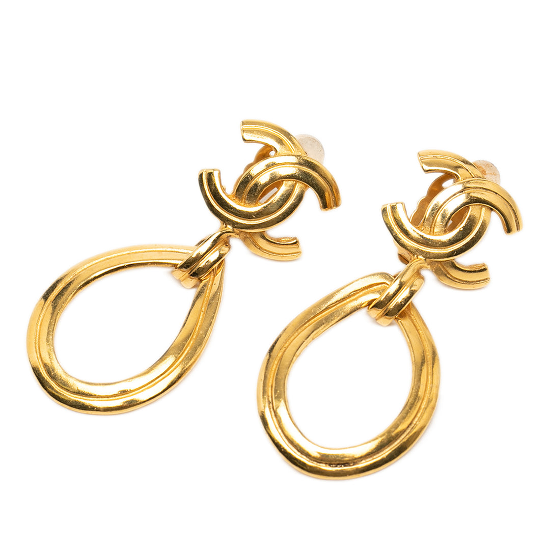 Chanel CC plaqué Teardrop Dangle Hoop Clip On Boucles d’oreilles – GABY PARIS Authentique