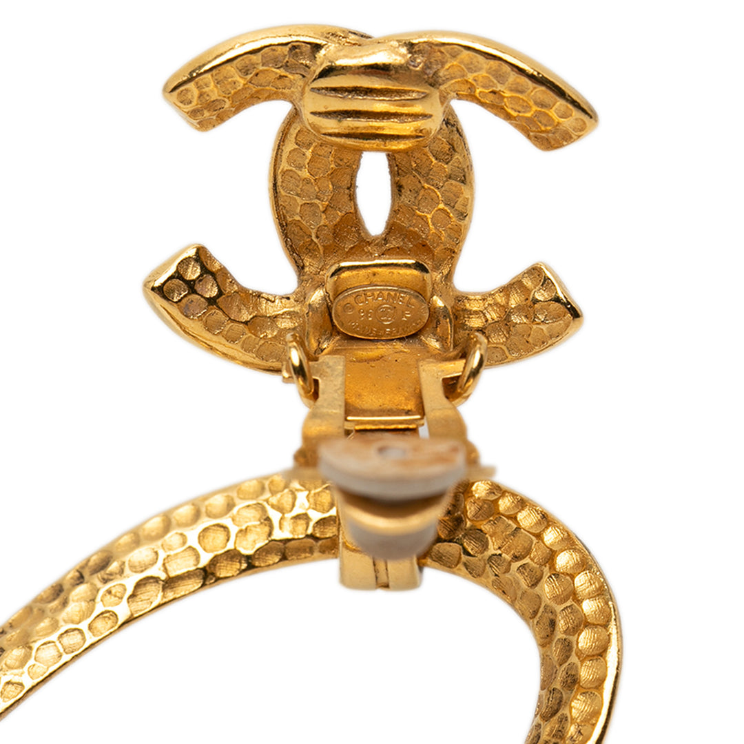 Chanel CC plaqué Teardrop Dangle Hoop Clip On Boucles d’oreilles – GABY PARIS Authentique