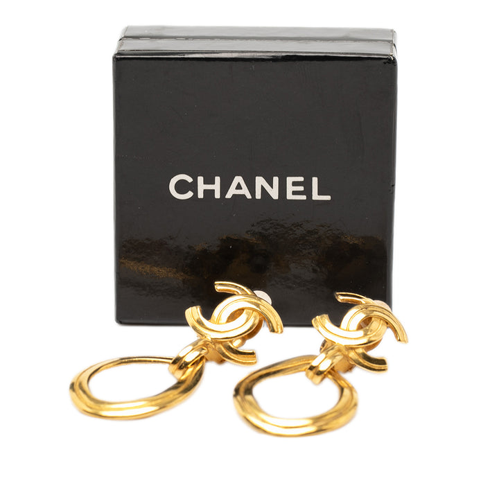 Chanel CC plaqué Teardrop Dangle Hoop Clip On Boucles d’oreilles – GABY PARIS Authentique