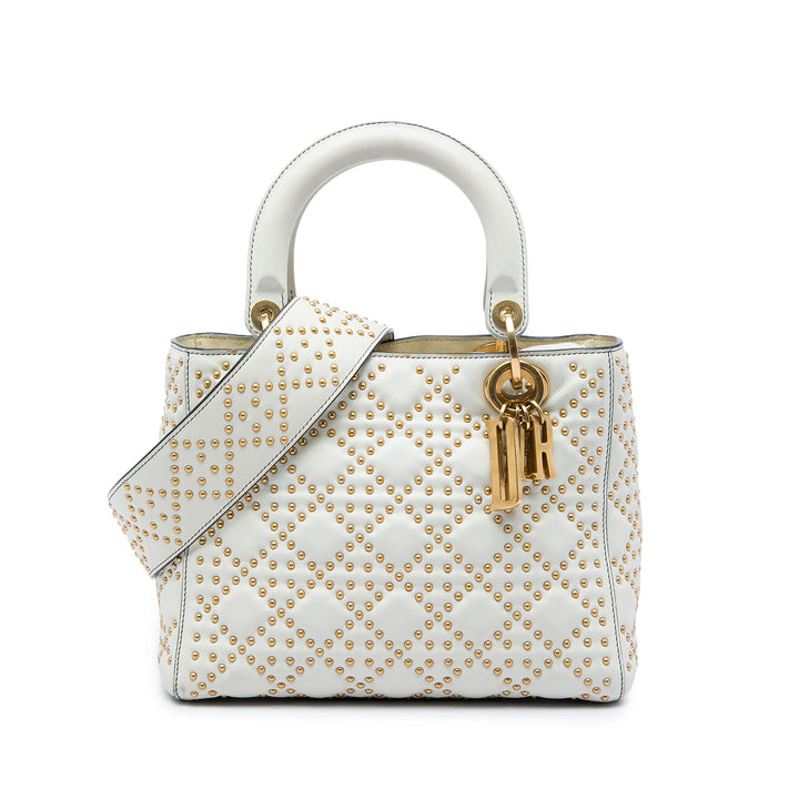 Dior Sac à main Lady Dior Cannage clouté Souple Moyen Cuir d'agneau Blanc – vue principale – GABY PARIS