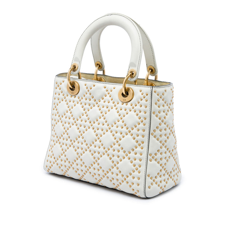 Dior Sac à main Lady Dior Cannage clouté Souple Moyen Cuir d'agneau Blanc – vue 2 – GABY PARIS