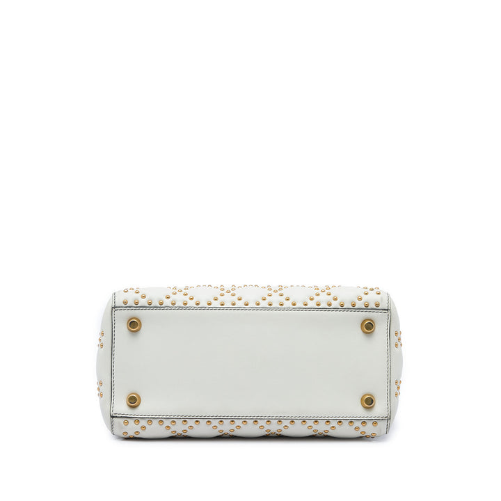 Dior Sac à main Lady Dior Cannage clouté Souple Moyen Cuir d'agneau Blanc – vue 3 – GABY PARIS