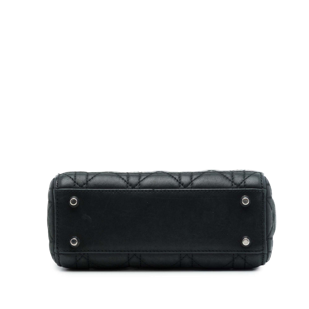 Dior Sac à main Lady Dior Irisé Cannage Mini Cuir d'agneau Noir – vue 3 – GABY PARIS