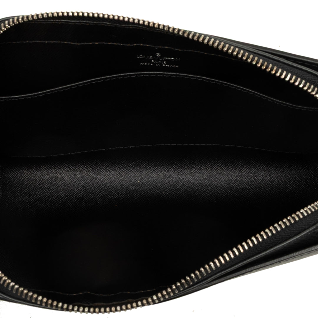 Louis Vuitton Pochette Taiga Baikal Noir – vue 4 – GABY PARIS