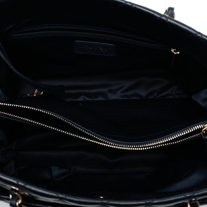 Chanel CC Matelassé Cuir d’agneau Front Pocket Shopping Cabas – GABY PARIS Authentique