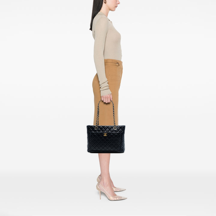 Chanel CC Matelassé Cuir d’agneau Front Pocket Shopping Cabas – GABY PARIS Authentique