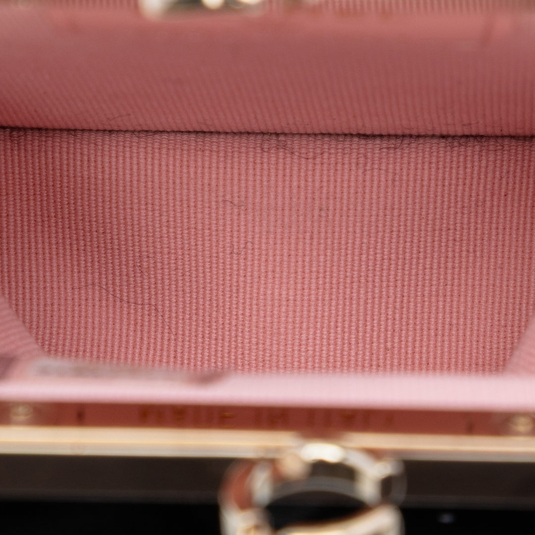 Chanel CC Matelassé Acrylic et Cuir d’agneau Evening Pochette avec chaîne