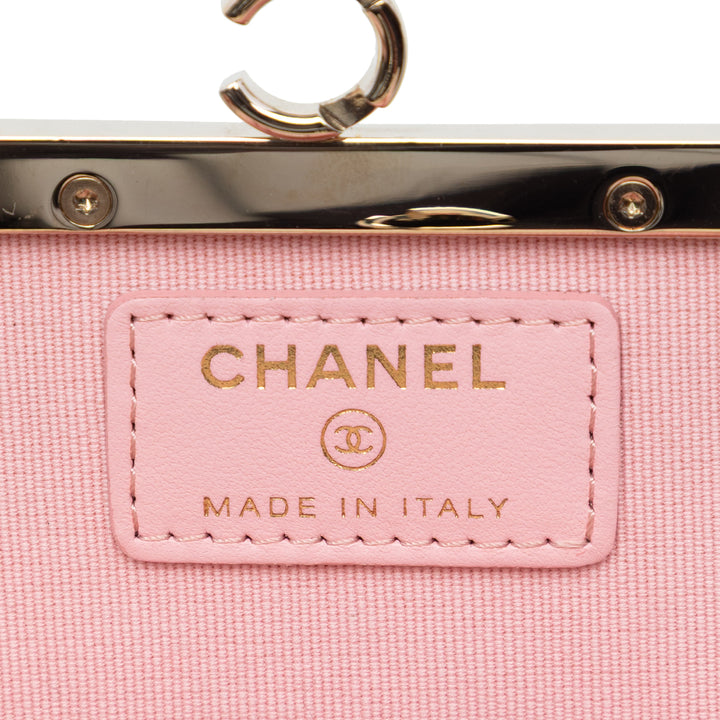 Chanel CC Matelassé Acrylic et Cuir d’agneau Evening Pochette avec chaîne