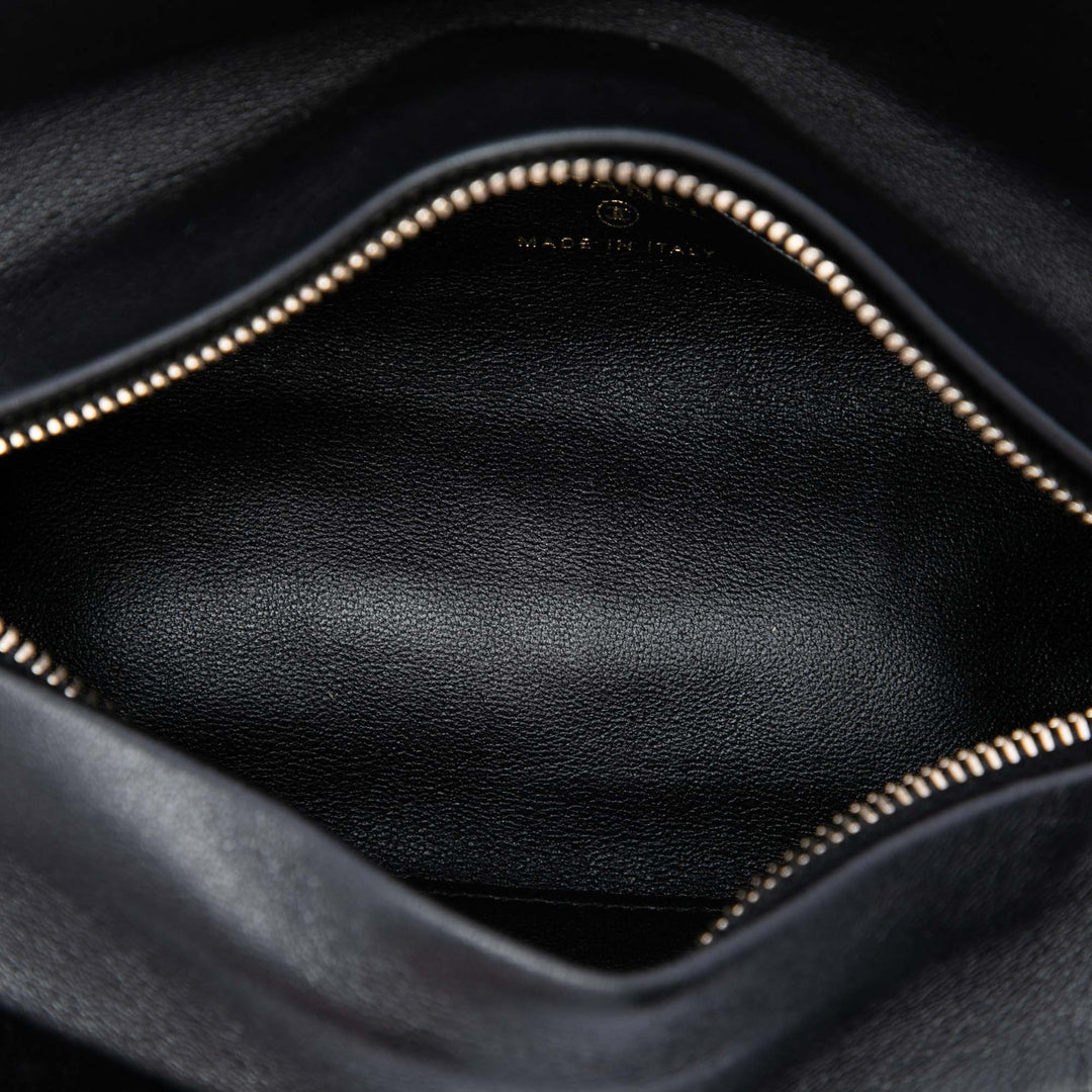 Chanel CC Matelassé Cristal Wristlet Pochette Noir – vue 4 – GABY PARIS