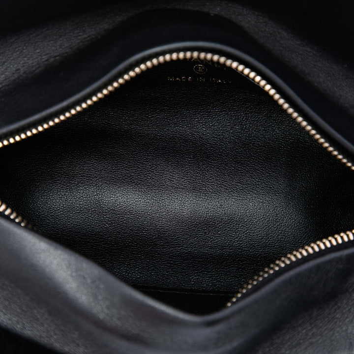 Chanel CC Matelassé Cristal Wristlet Pochette Noir – vue 4 – GABY PARIS
