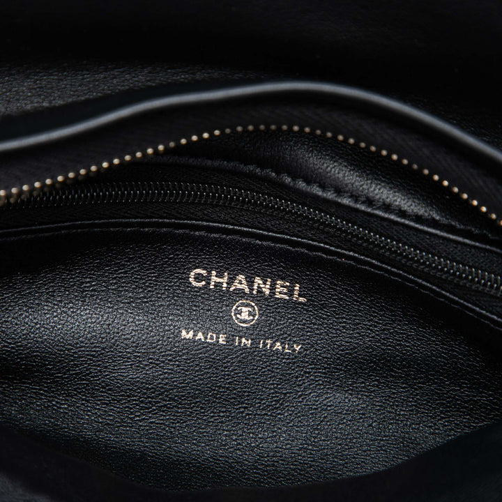 Chanel CC Matelassé Cristal Wristlet Pochette Noir – vue 5 – GABY PARIS
