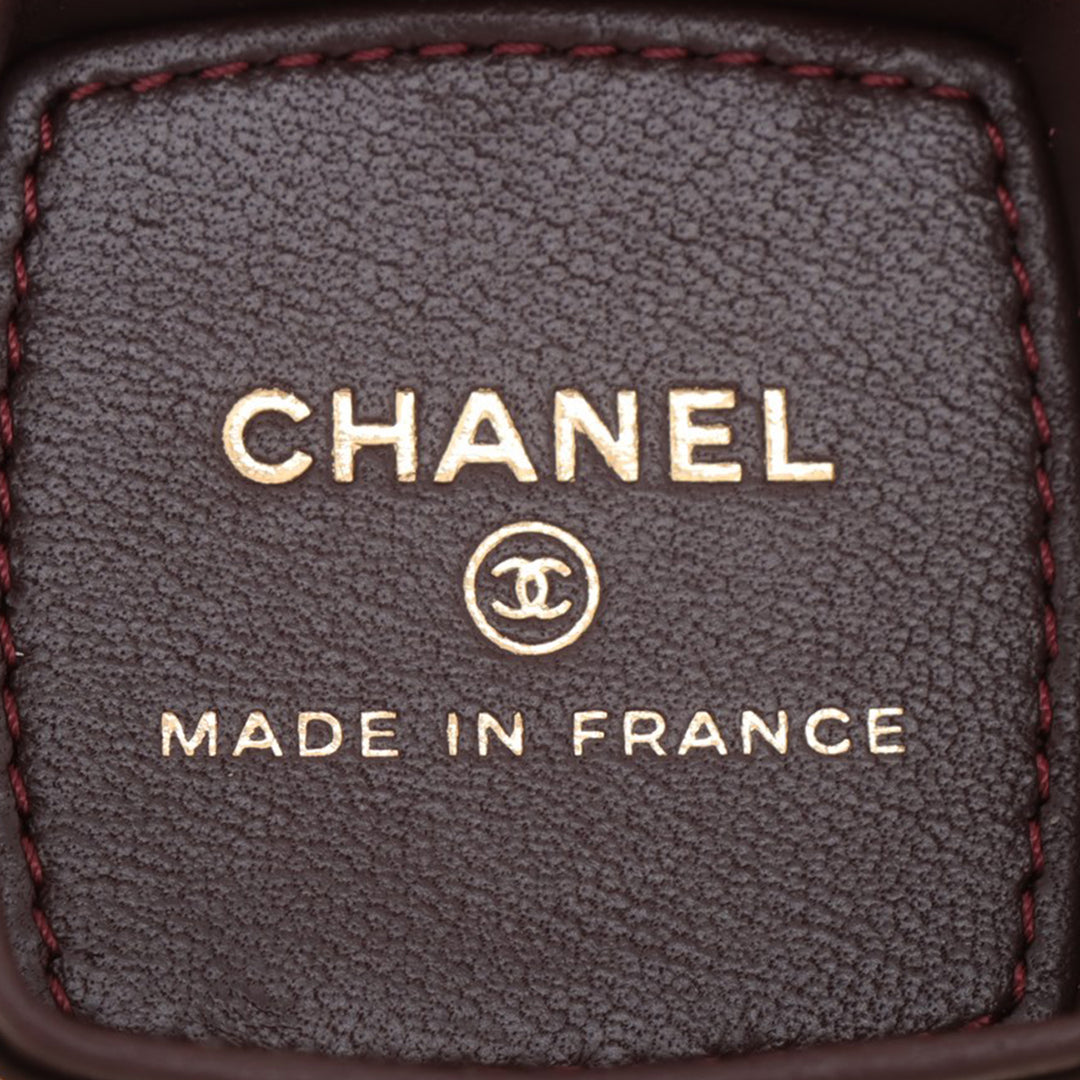 Chanel Quilted Cuir d’agneau Make-Up Boîte Pochette With Chain Noir – GABY PARIS Authentique