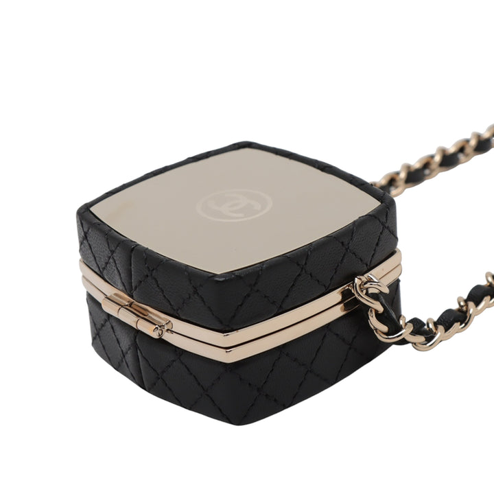 Chanel Quilted Cuir d’agneau Make-Up Boîte Pochette With Chain Noir – GABY PARIS Authentique