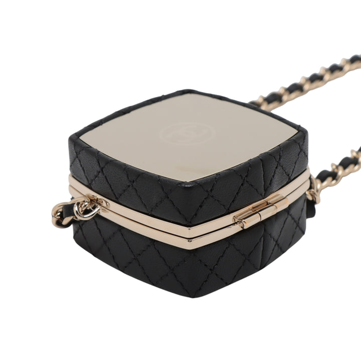 Chanel Quilted Cuir d’agneau Make-Up Boîte Pochette With Chain Noir – GABY PARIS Authentique