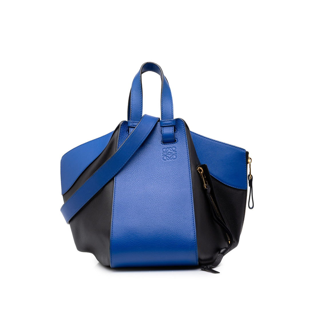 LOEWE Sac à main Bicolore grainé Hammock Moyen Cuir de veau grainé Bleu – vue principale – GABY PARIS