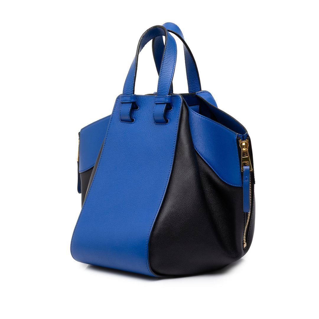 LOEWE Sac à main Bicolore grainé Hammock Moyen Cuir de veau grainé Bleu – vue 2 – GABY PARIS