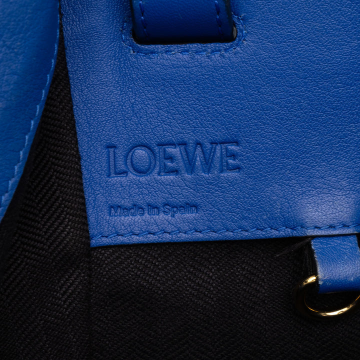 LOEWE Sac à main Bicolore grainé Hammock Moyen Cuir de veau grainé Bleu – vue 5 – GABY PARIS