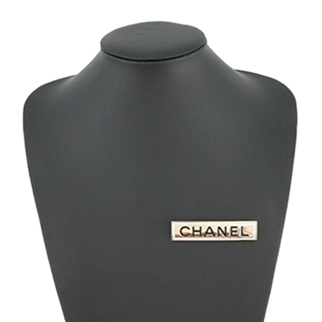 Chanel plaqué Logo Plate Broche – GABY PARIS Authentique