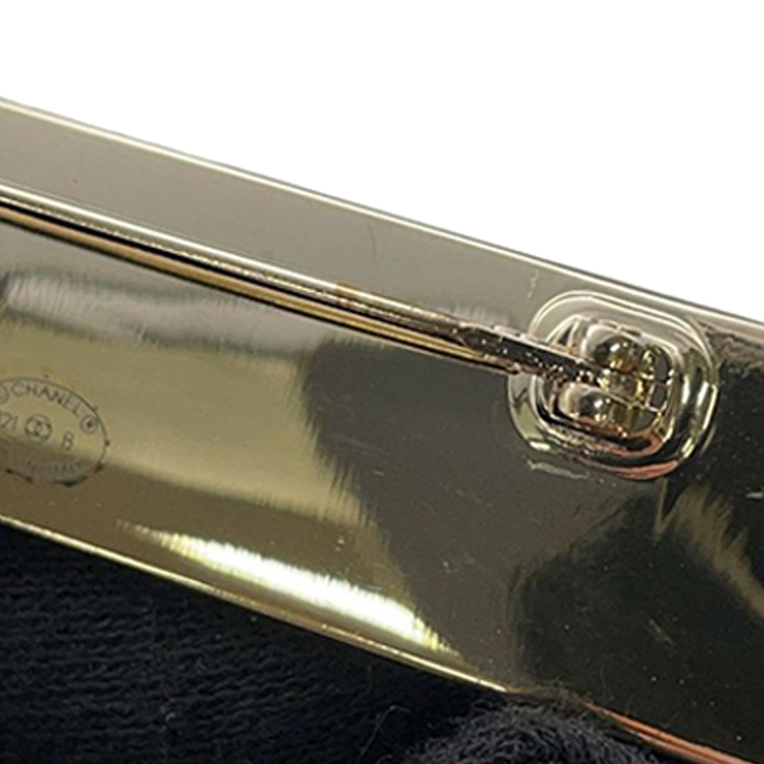 Chanel plaqué Logo Plate Broche – GABY PARIS Authentique