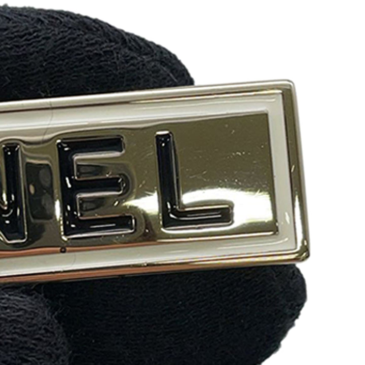 Chanel plaqué Logo Plate Broche – GABY PARIS Authentique
