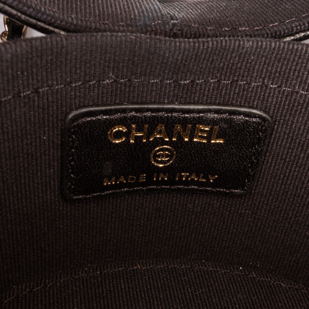 Chanel Mini Quilted Cuir d’agneau Round Vanity Case with Chain Noir – GABY PARIS Authentique