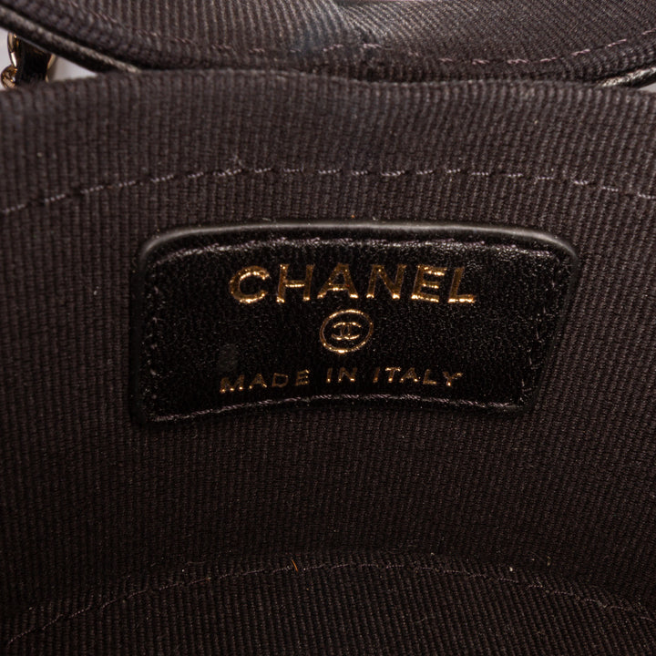 Chanel Mini Quilted Cuir d’agneau Round Vanity Case with Chain Noir – GABY PARIS Authentique