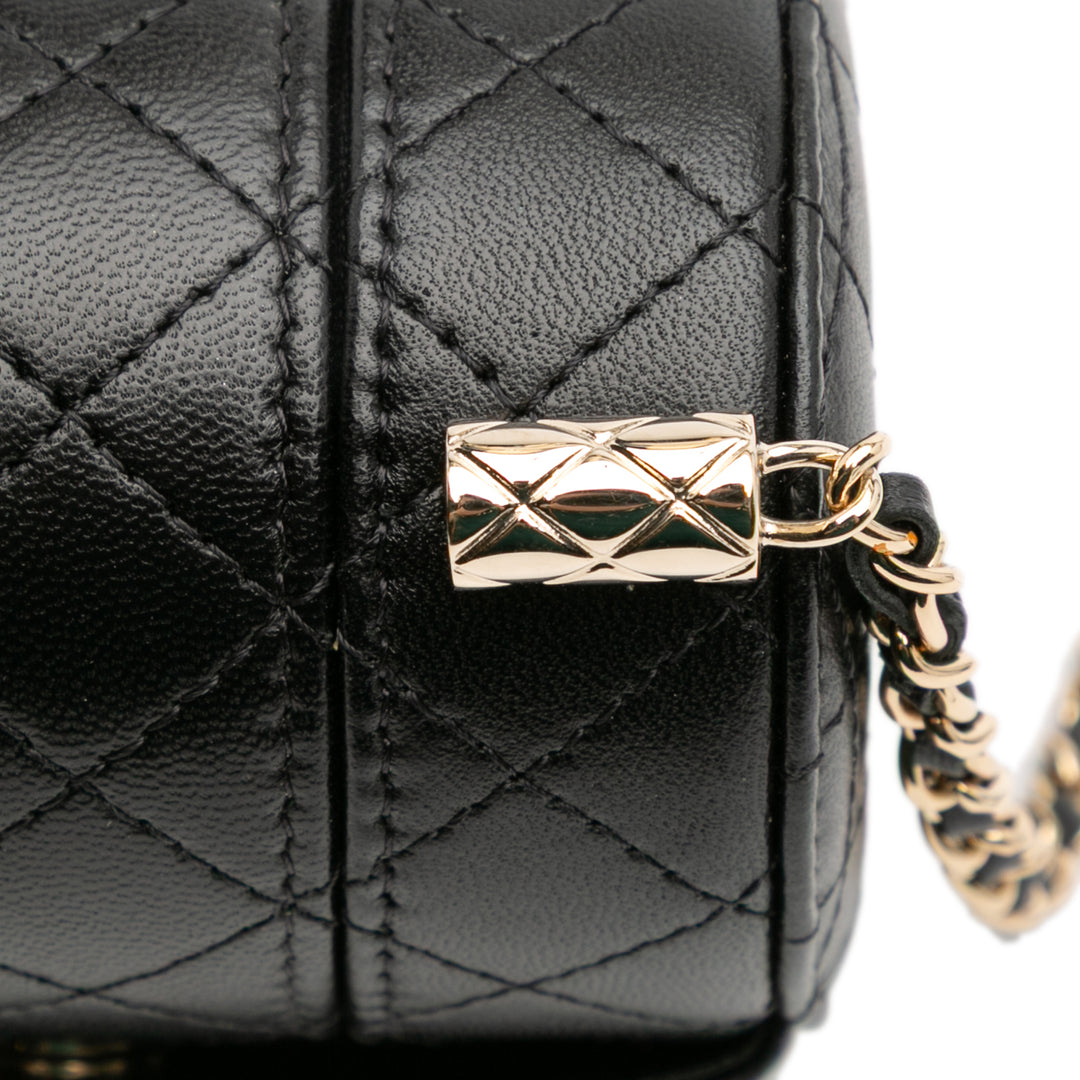 Chanel Mini Quilted Cuir d’agneau Round Vanity Case with Chain Noir – GABY PARIS Authentique